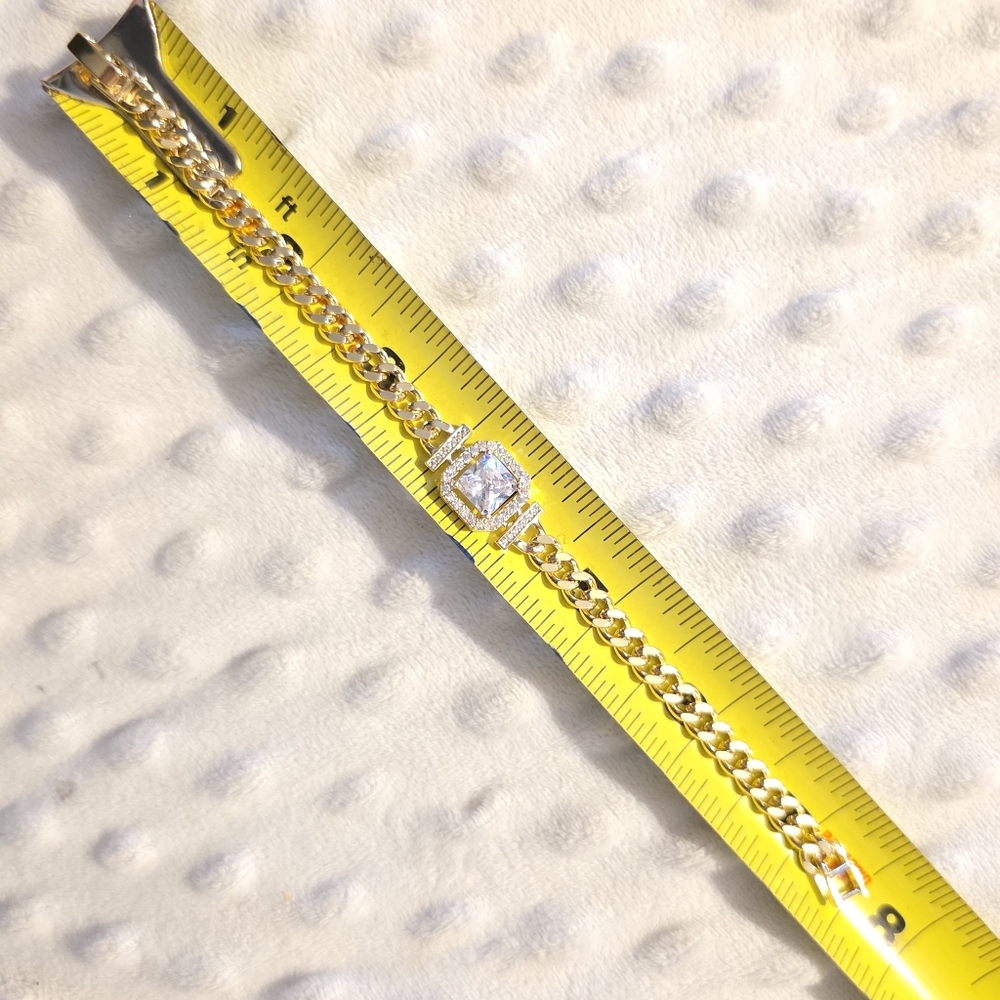 Gold Chain Bracelet with Crystal Centerpiece - Picture 7 of 9
